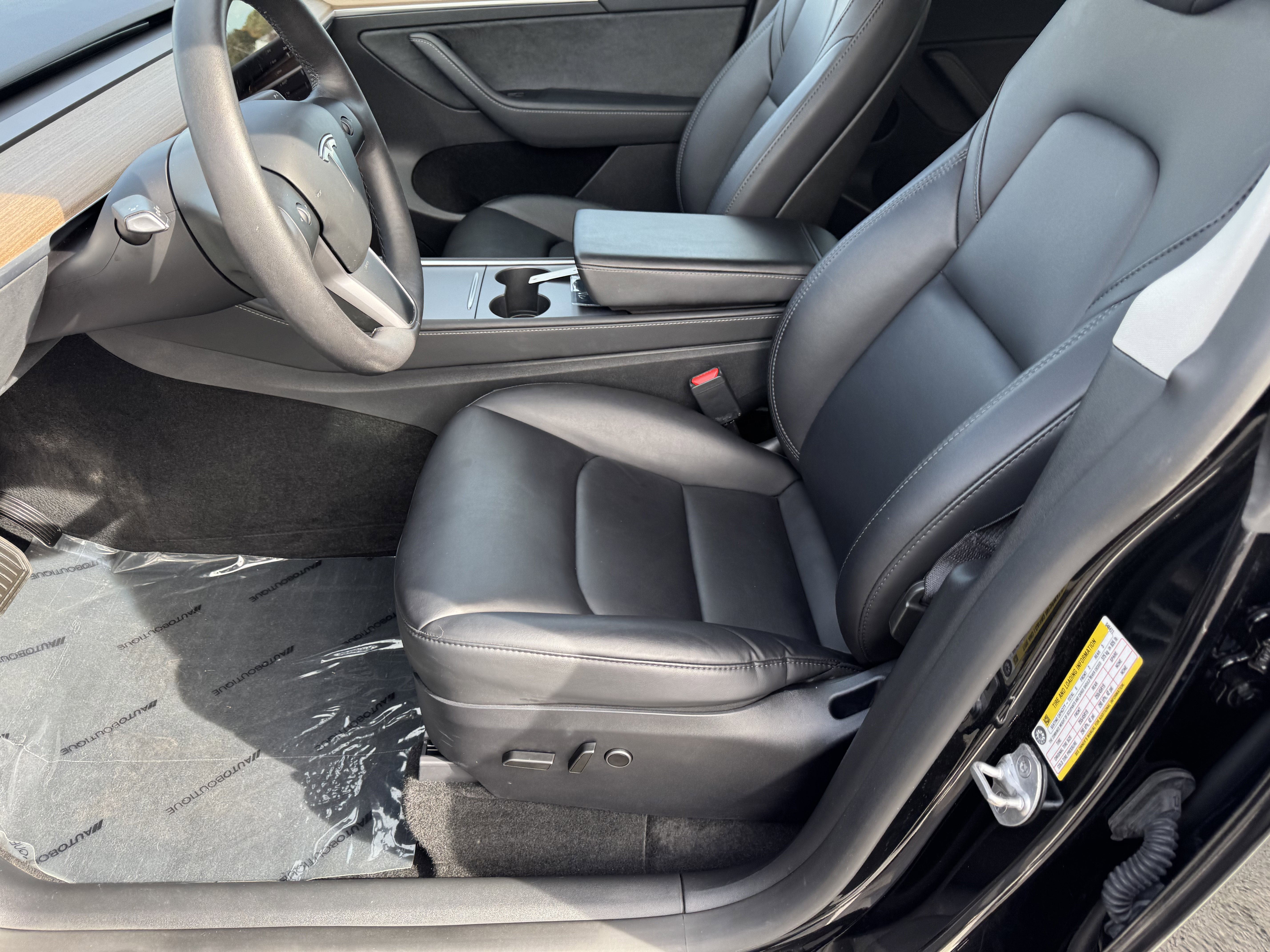 Used 2024 Tesla Model Y 2WD image 31