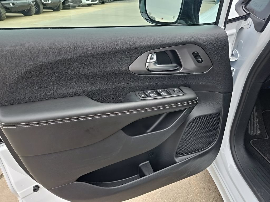 New 2026 Chrysler Pacifica Select w/ S Appearance Package FWD image 28