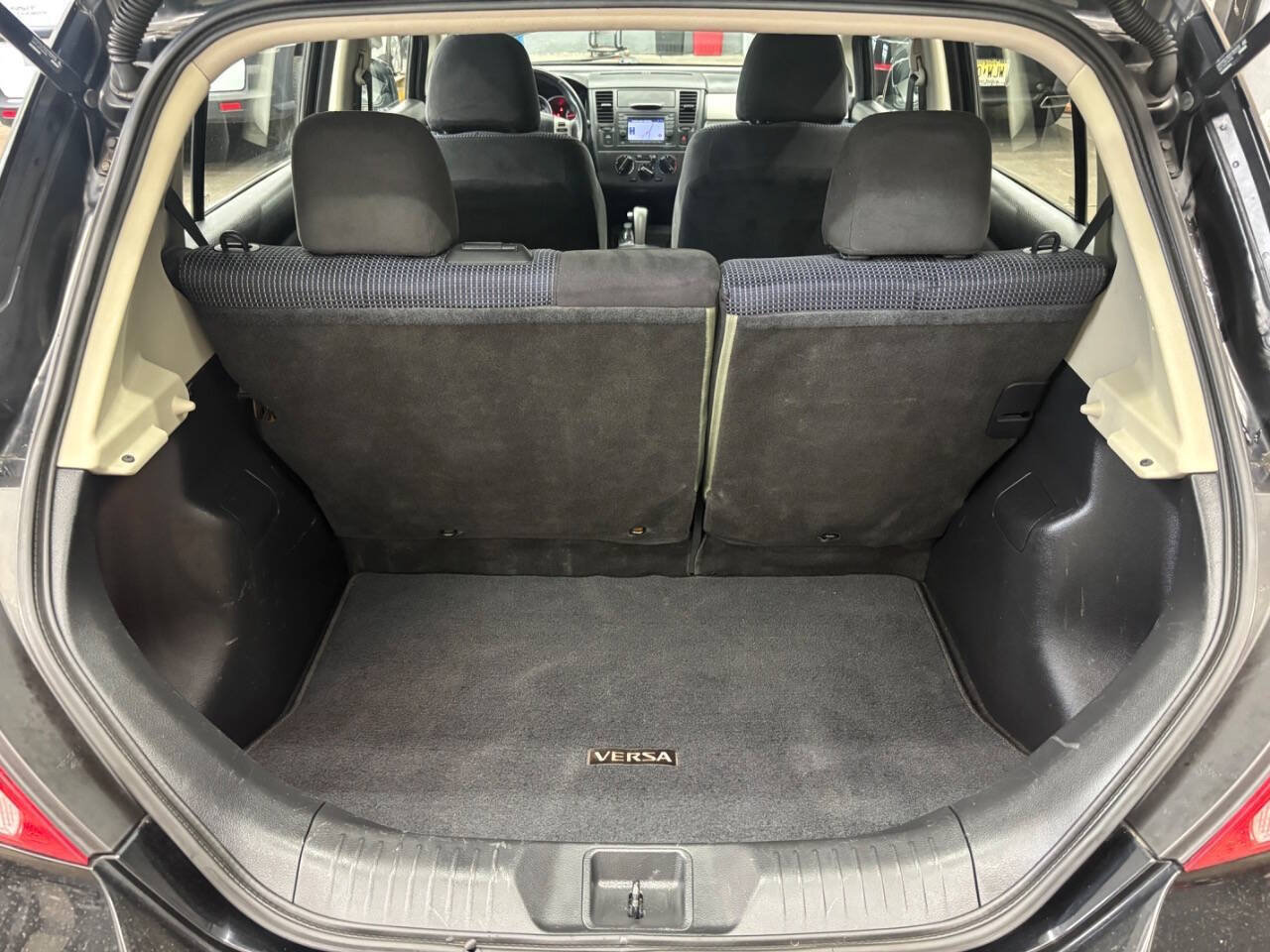 Used 2011 Nissan Versa Hatchback w/ Premium Pkg FWD image 15