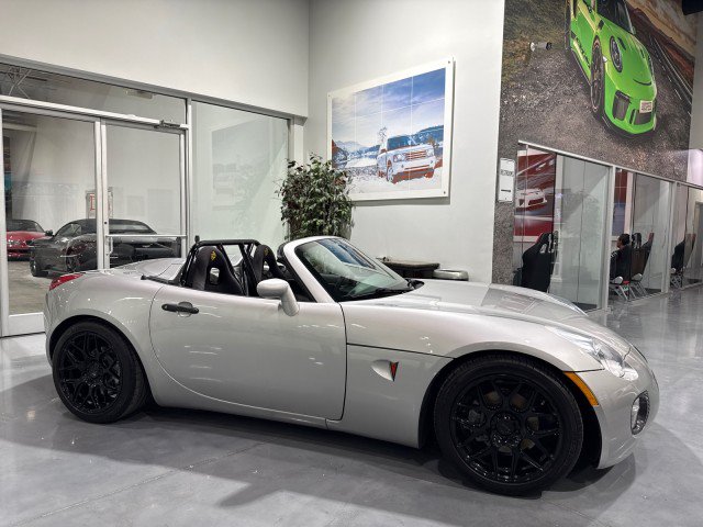 Used 2009 Pontiac Solstice GXP w/ Premium Package RWD image 5