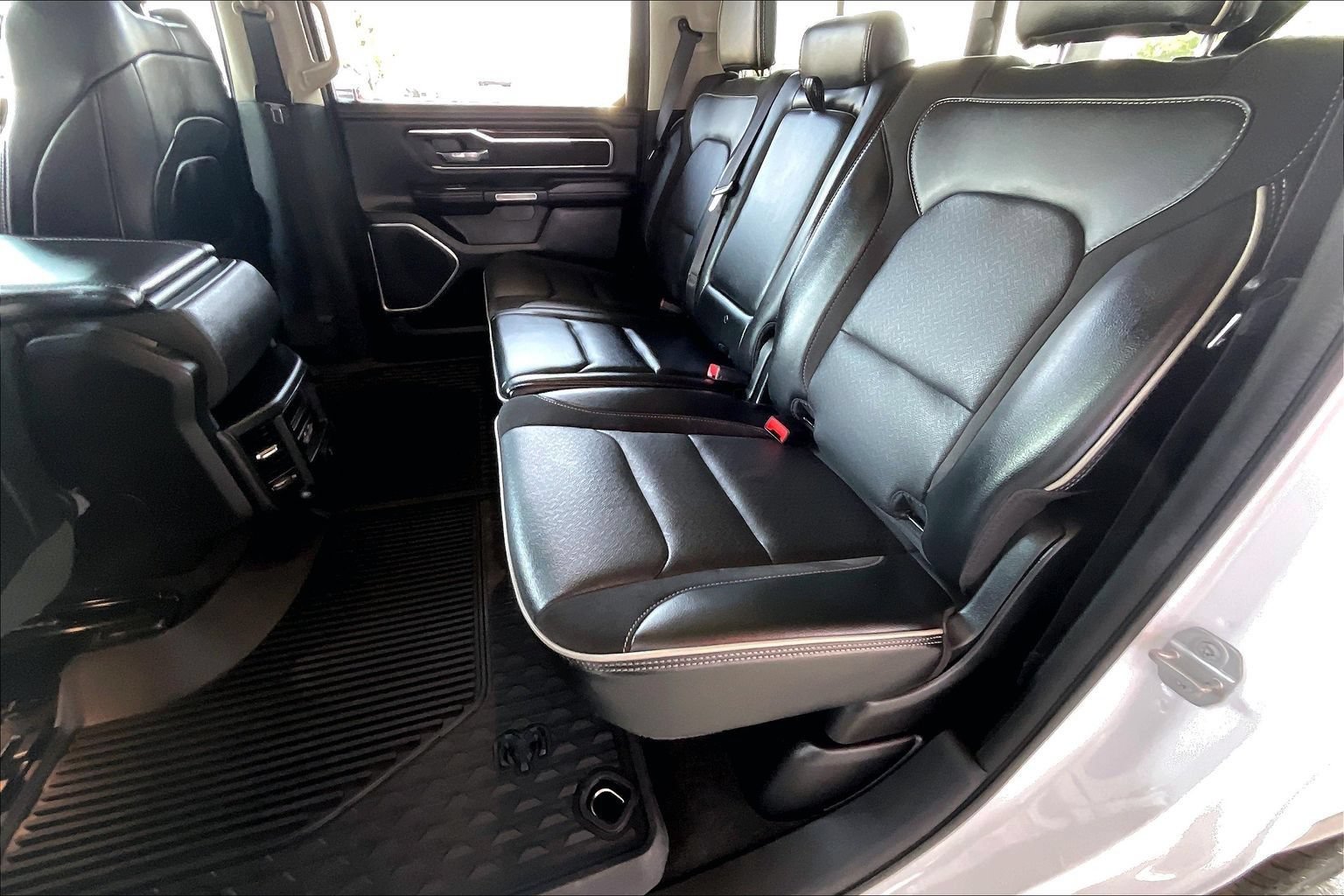 Used 2022 RAM 1500 Laramie AWD/4WD image 19