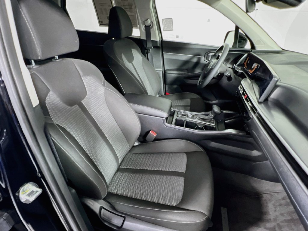 Certified 2025 Kia Sorento LX FWD image 28