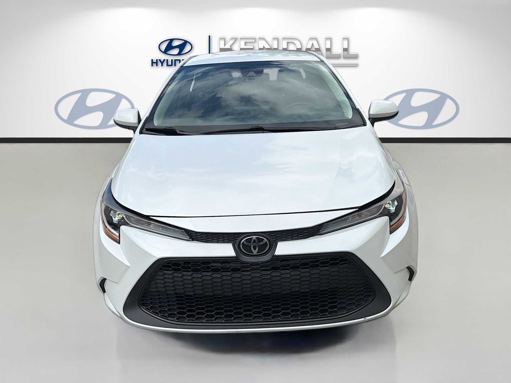 Used 2022 Toyota Corolla LE FWD image 2