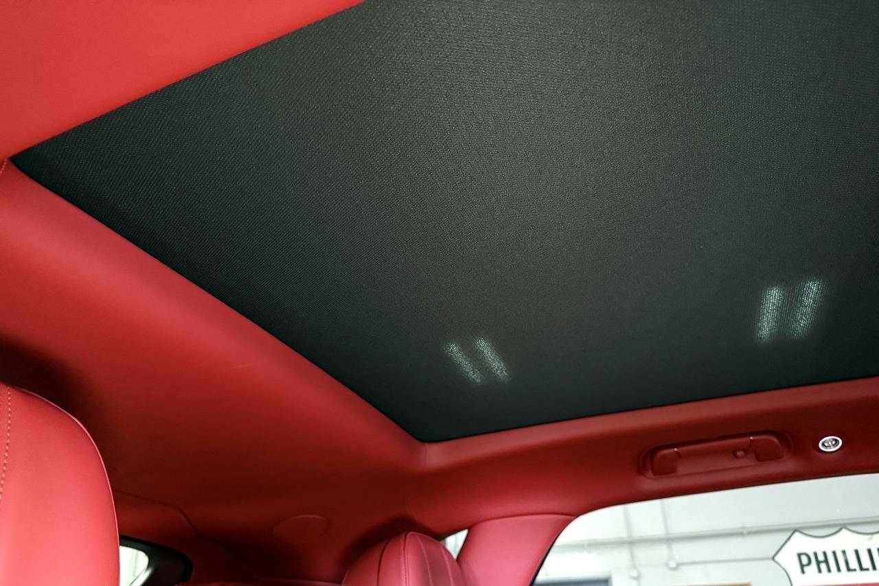 Used 2018 Bentley Bentayga image 90