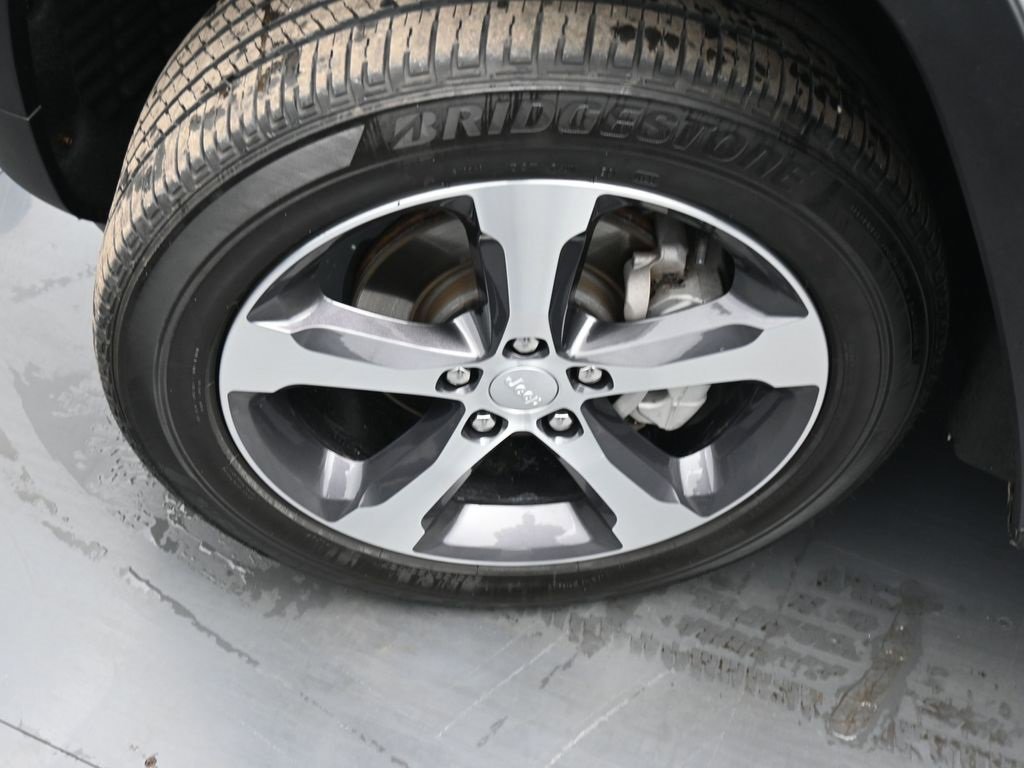 Used 2023 Jeep Grand Cherokee Limited image 19