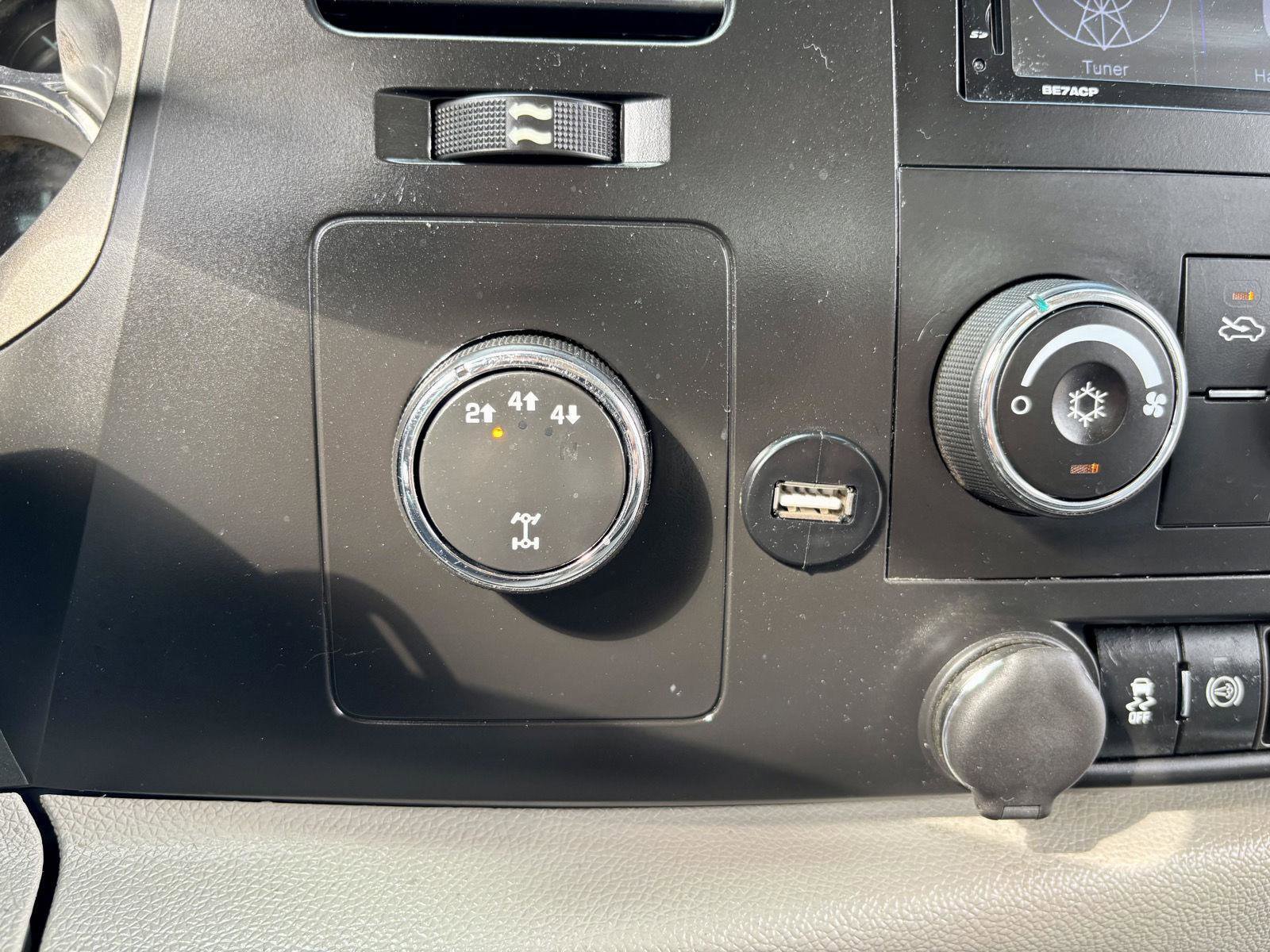 Used 2014 Chevrolet Silverado 2500 LT image 32