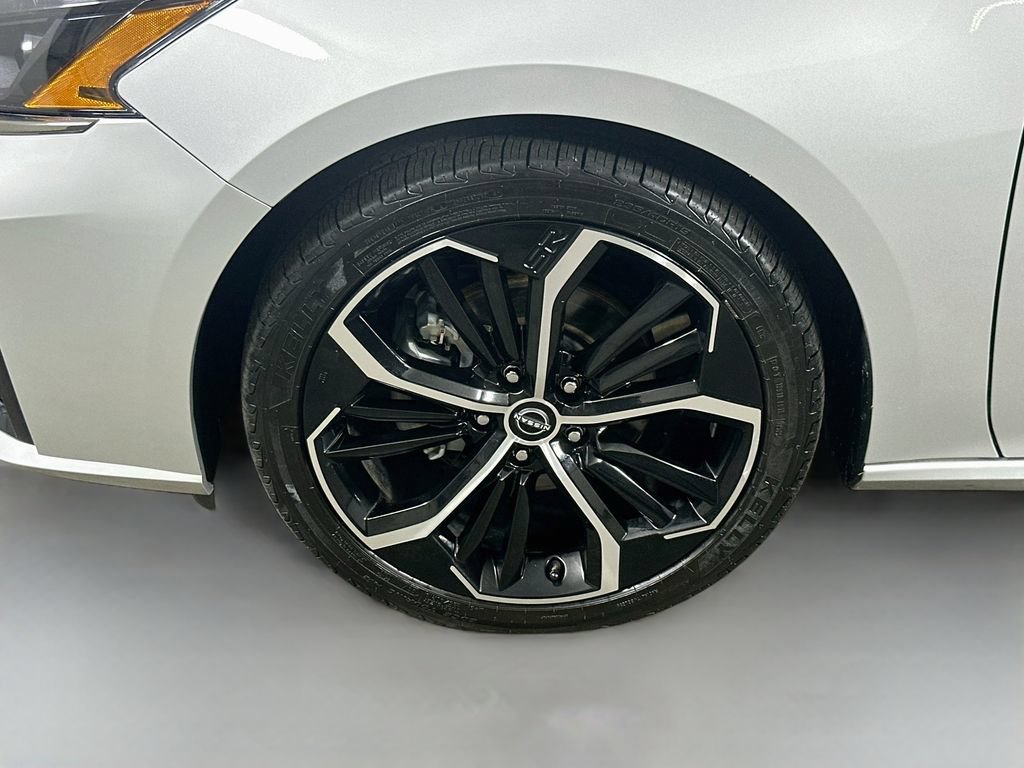 Used 2024 Nissan Altima 2.5 SR w/ SR Premium Package FWD image 8