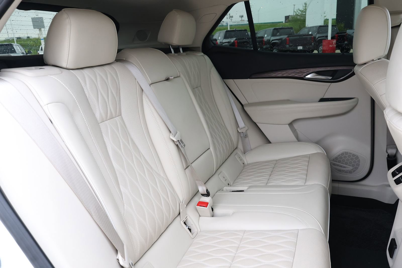 Used 2022 Buick Envision Avenir w/ Technology Package II image 35