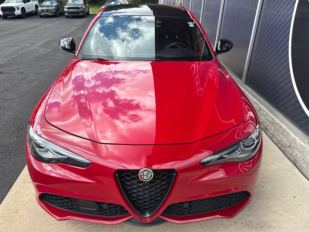 Used 2023 Alfa Romeo Giulia Veloce AWD/4WD image 9