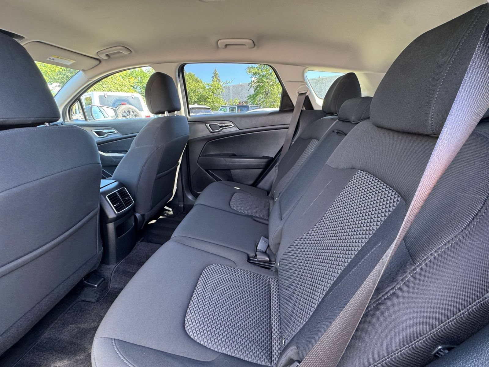Used 2025 Kia Sportage LX AWD/4WD image 24