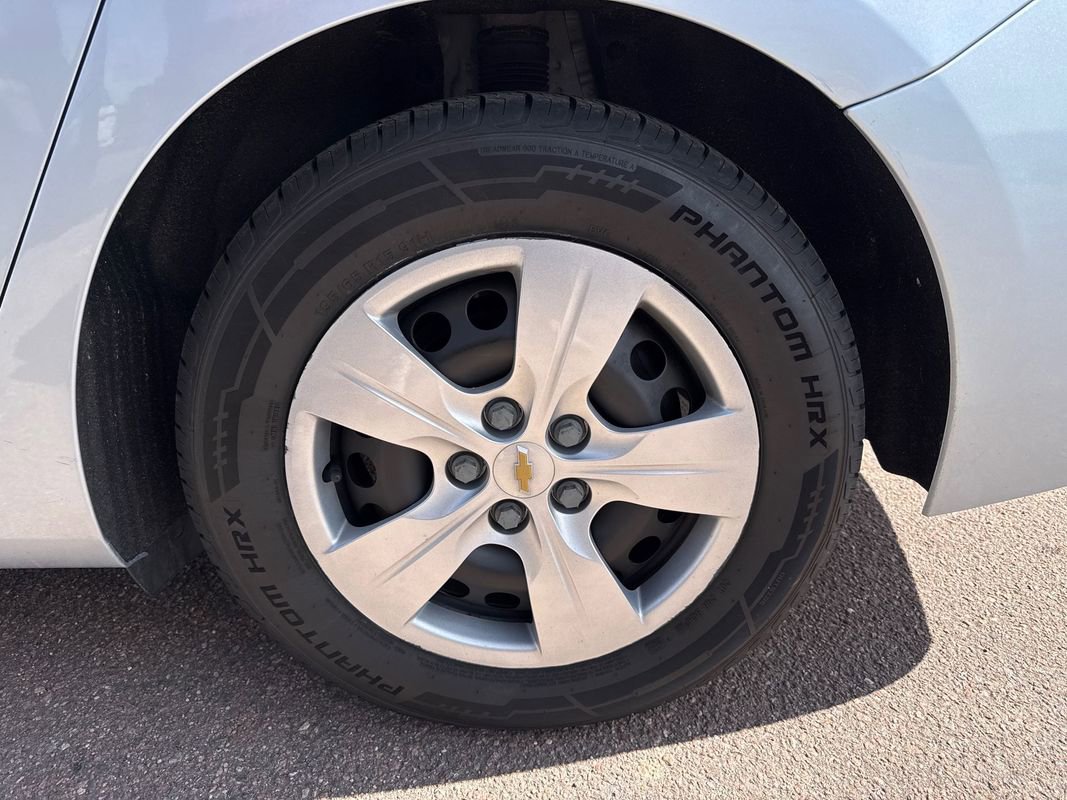 Used 2017 Chevrolet Cruze LS FWD image 45