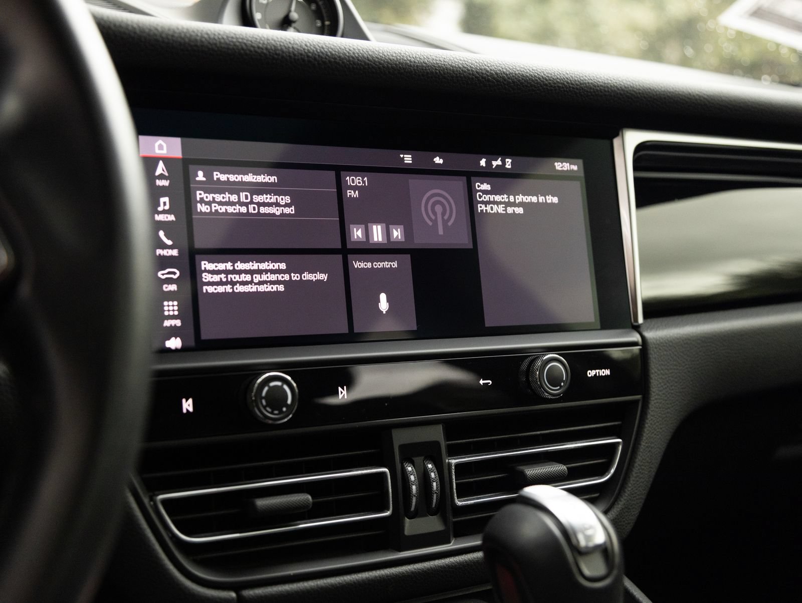 Certified 2023 Porsche Macan AWD/4WD image 24