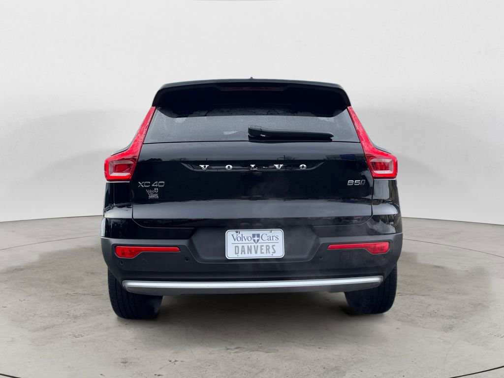 Certified 2025 Volvo XC40 B5 Core image 5