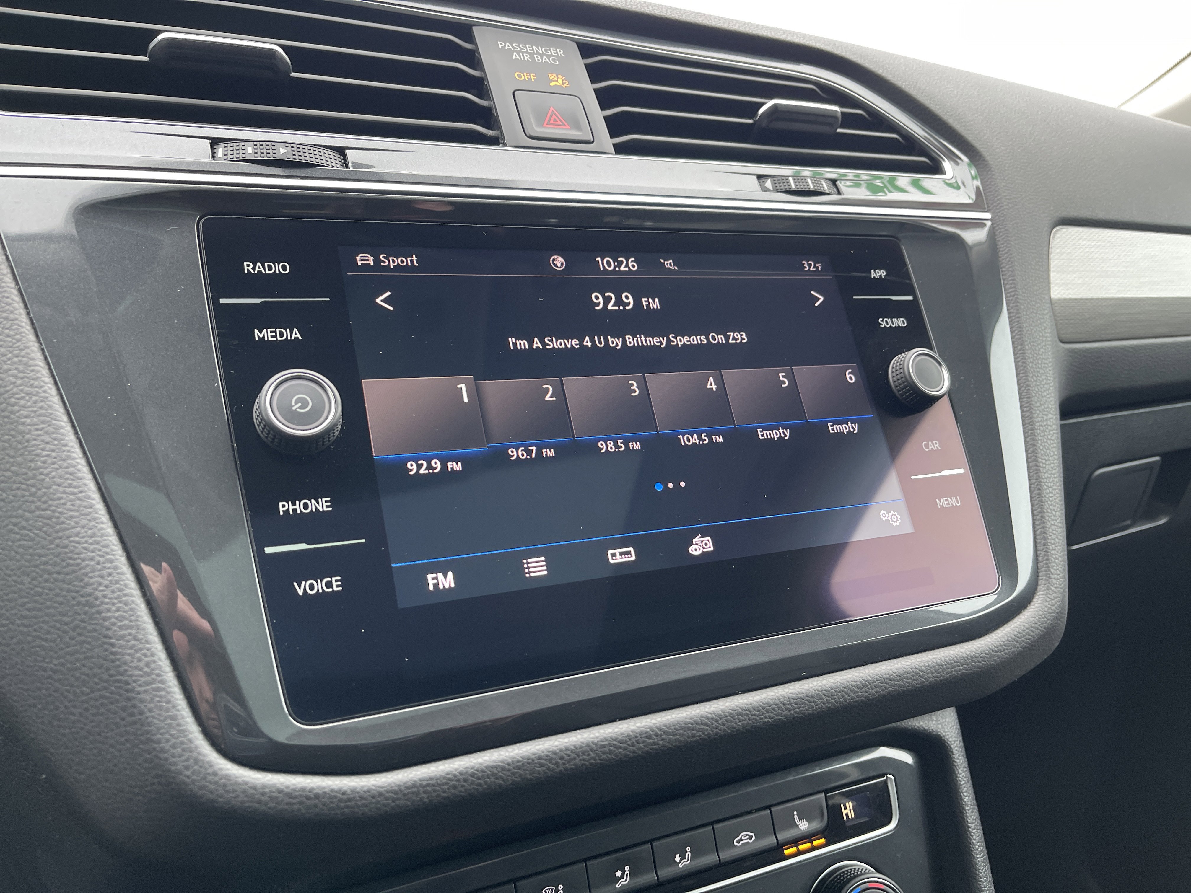 Used 2020 Volkswagen Tiguan SE w/ Panoramic Sunroof Package image 18