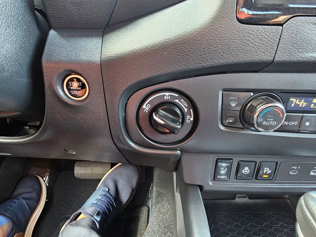 Used 2024 Nissan Frontier SV w/ SV Convenience Package image 21