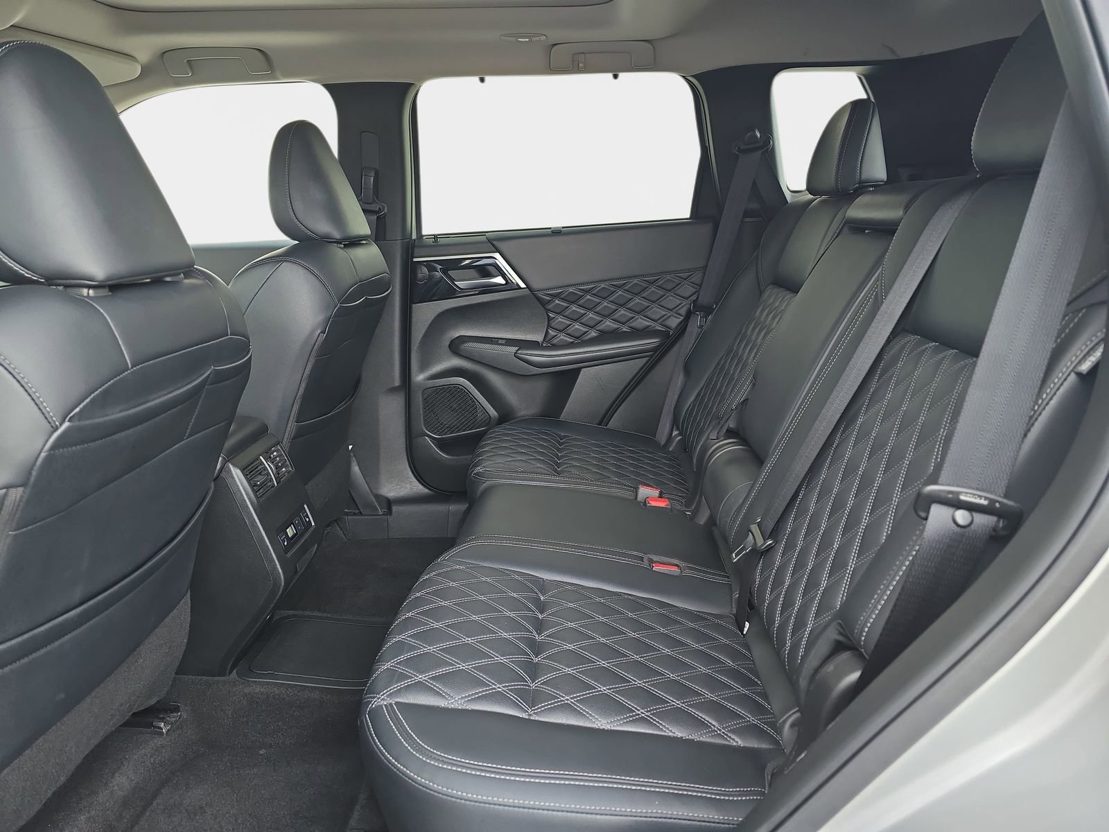 Used 2024 Mitsubishi Outlander SEL image 17