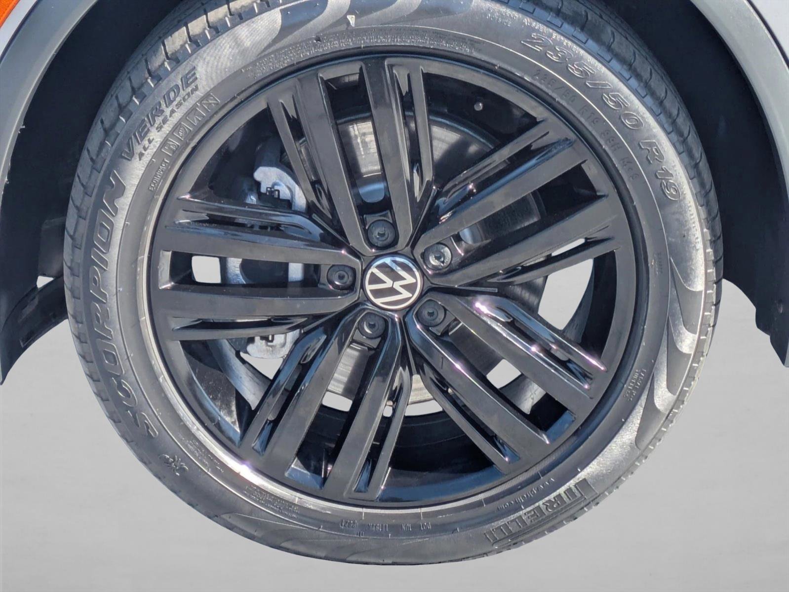 Used 2022 Volkswagen Tiguan SE R-Line FWD image 22
