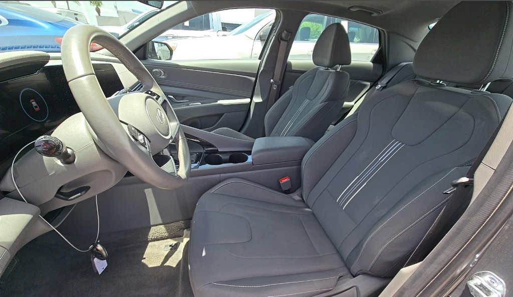 Used 2025 Hyundai Elantra SEL FWD image 8