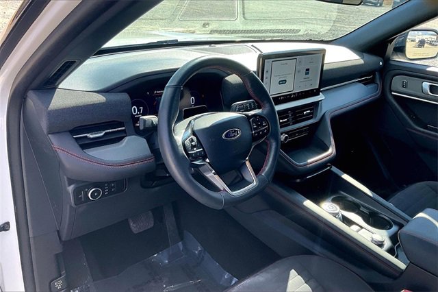 Used 2025 Ford Explorer ST-Line w/ ST-Line Street Pack image 13