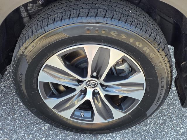 Used 2022 Toyota Highlander XLE image 39