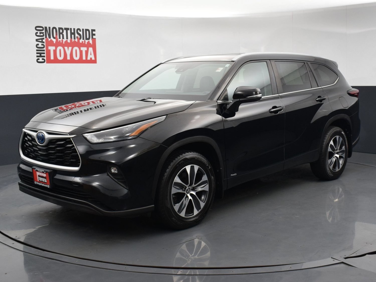 Used 2024 Toyota Highlander XLE AWD/4WD image 8