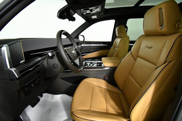 Used 2026 Cadillac Escalade ESV Luxury w/ LPO, Floor Liner Package AWD/4WD image 11