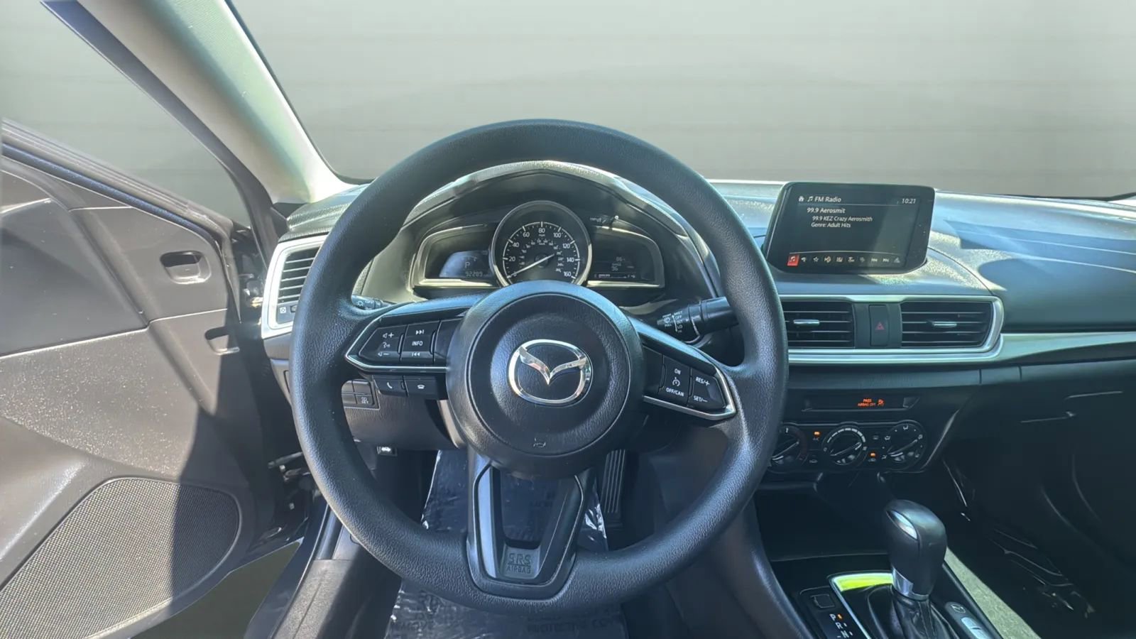 Used 2018 MAZDA MAZDA3 Sport FWD image 23