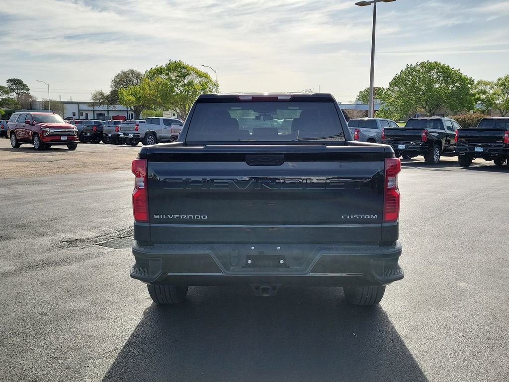 Used 2025 Chevrolet Silverado 1500 Custom image 5
