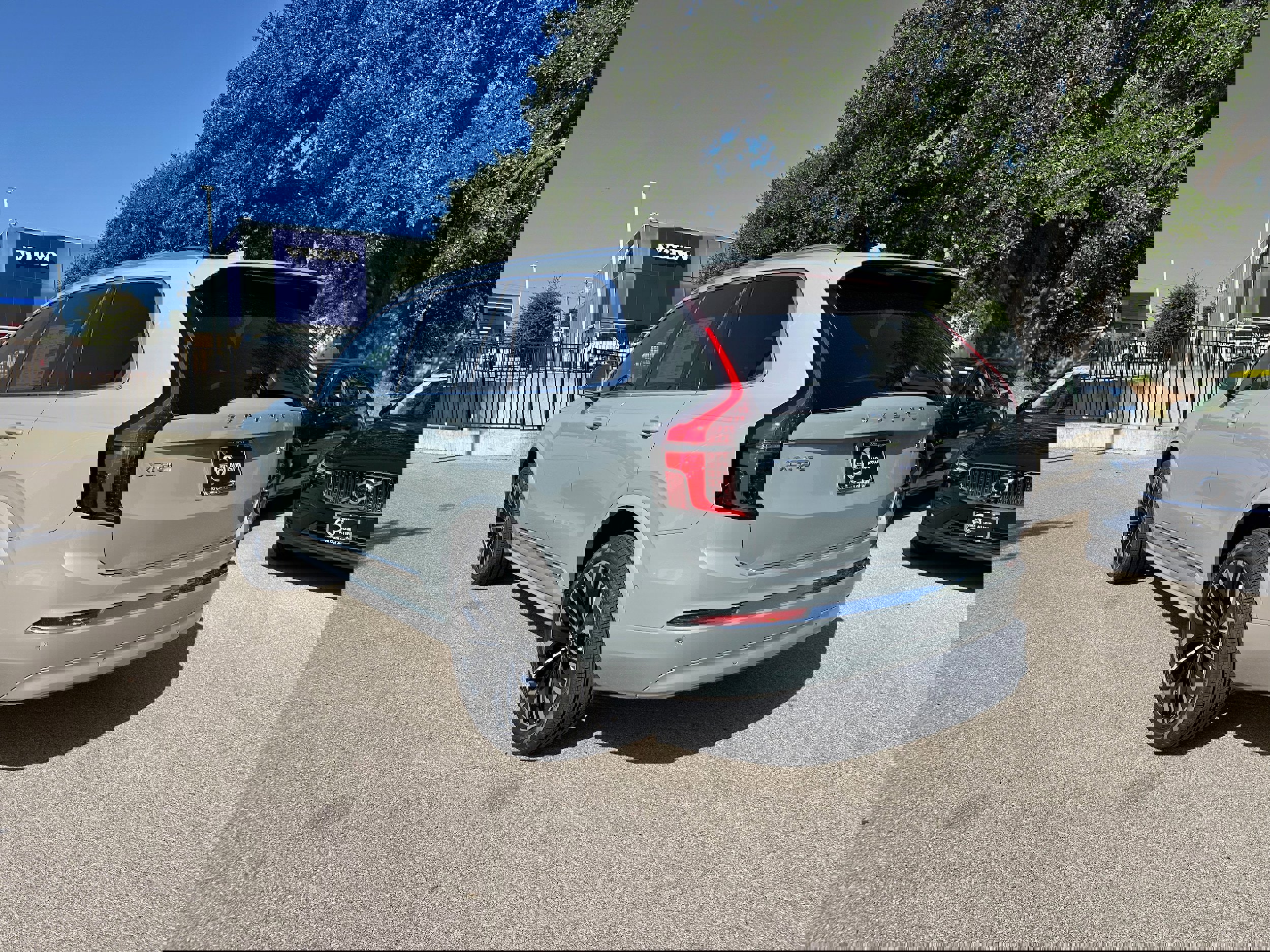 New 2026 Volvo XC90 B6 Plus w/ Protection Package Premier image 4