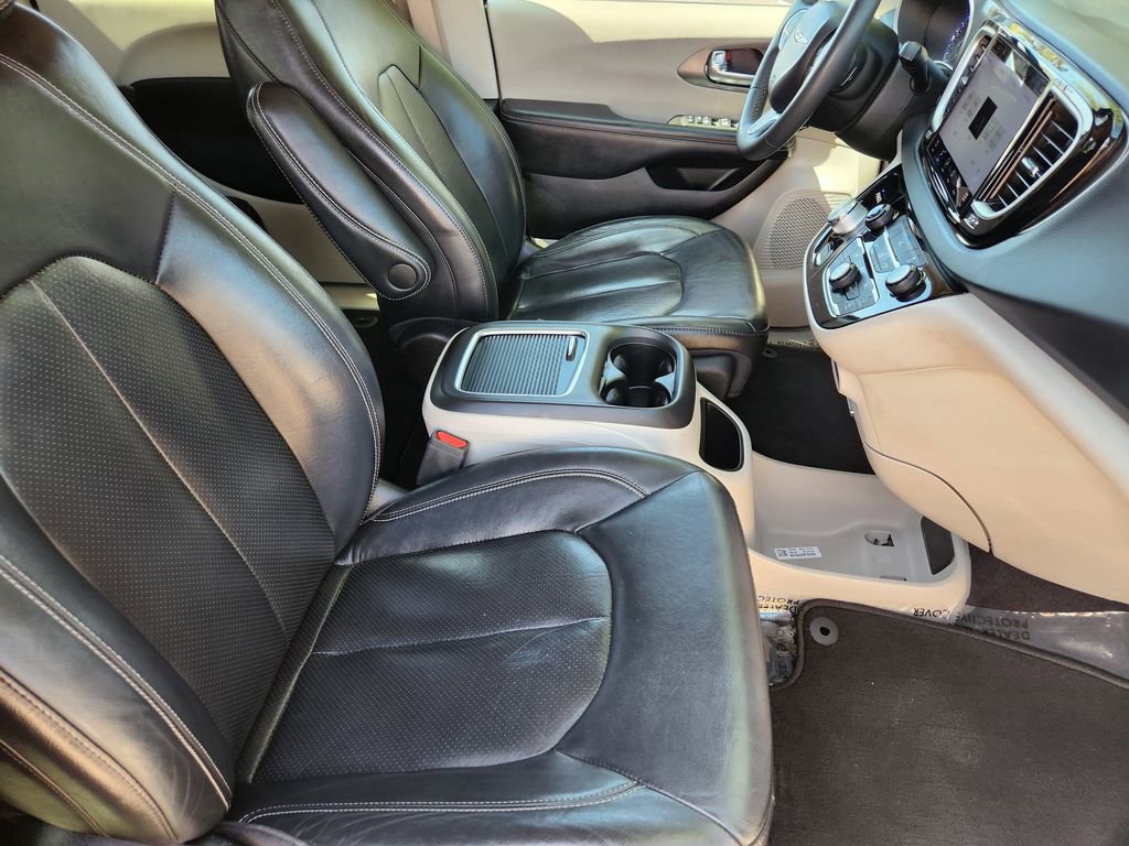 Used 2022 Chrysler Pacifica Touring-L FWD image 5