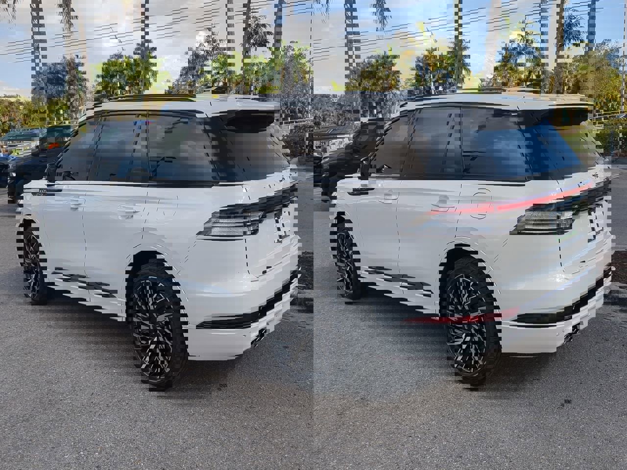 Used 2025 Lincoln Aviator Black Label w/ Jet Appearance Package image 7