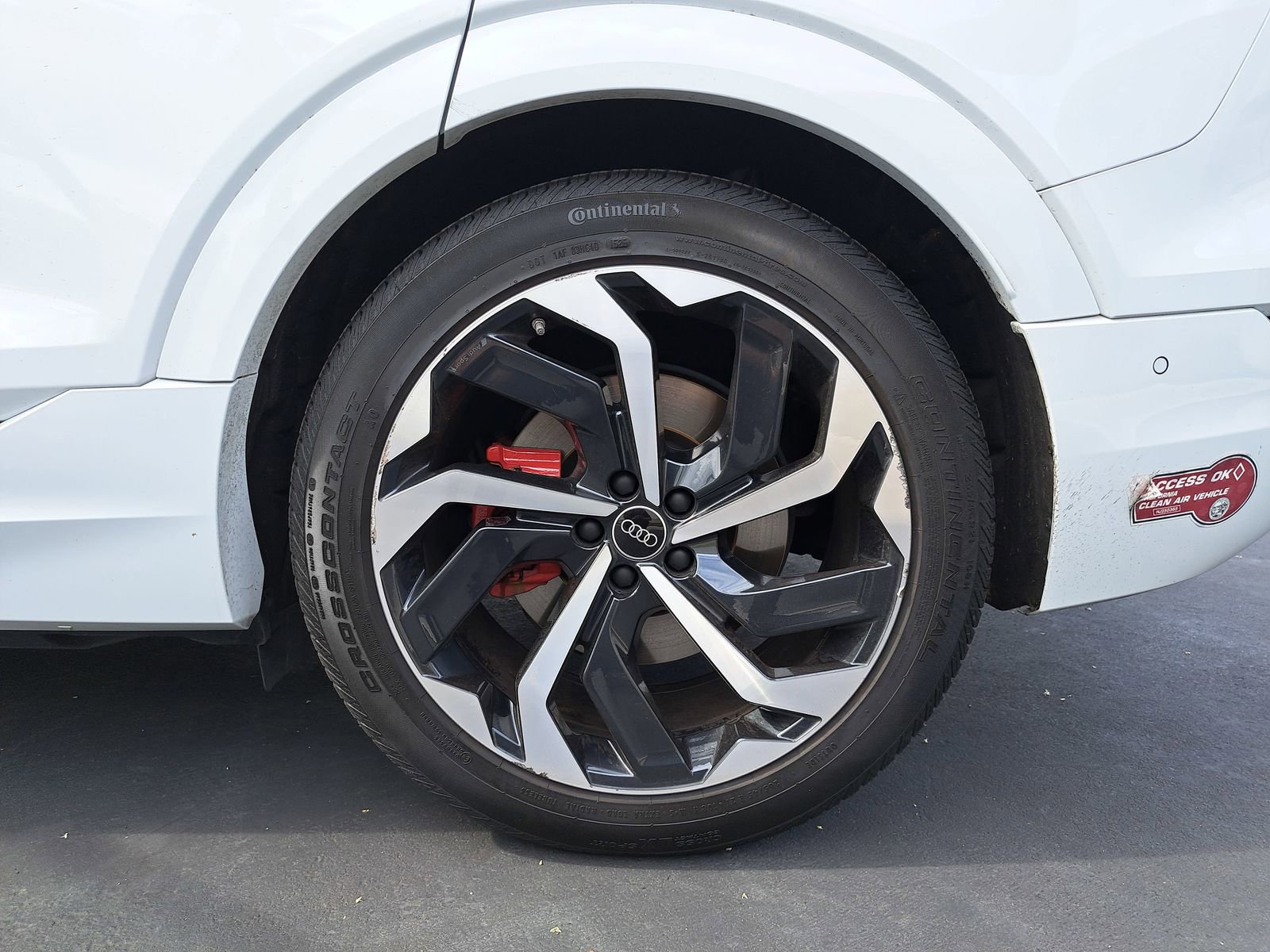 Used 2024 Audi Q8 e-tron Premium Plus image 7