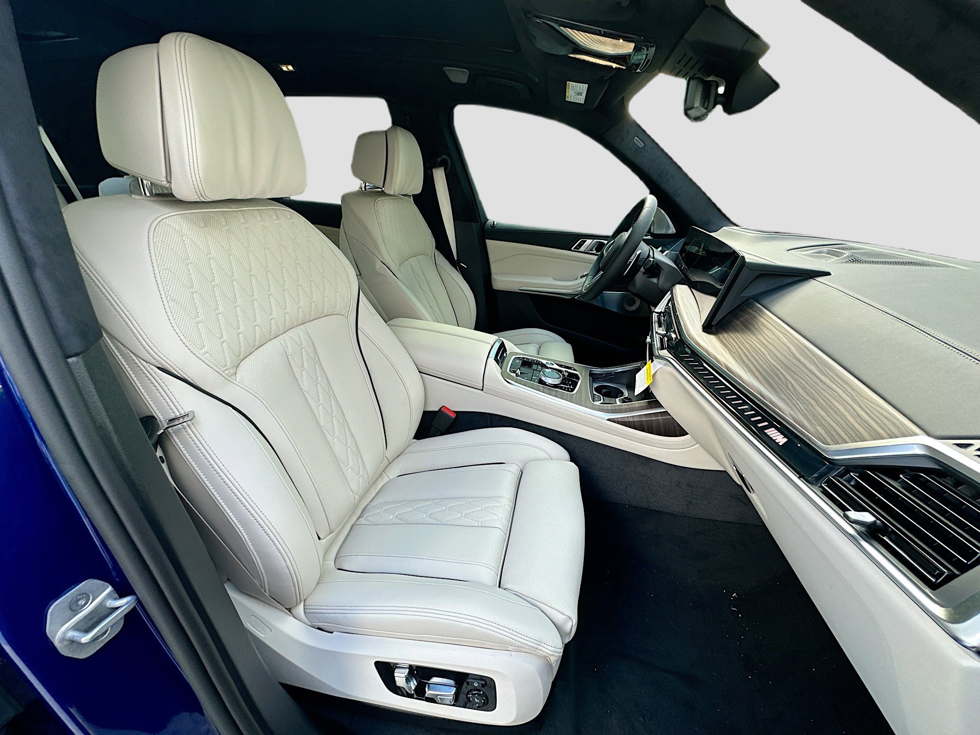 New 2026 BMW X7 M60i image 24