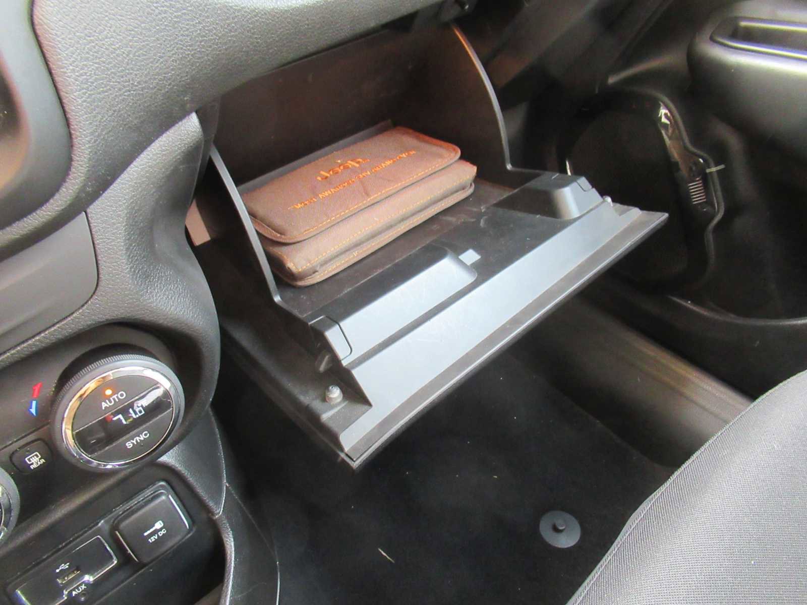 Used 2016 Jeep Renegade Latitude image 36