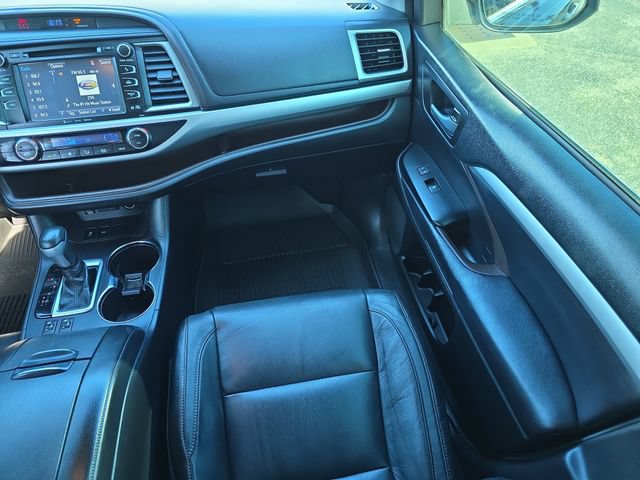 Used 2018 Toyota Highlander FWD V6 image 15