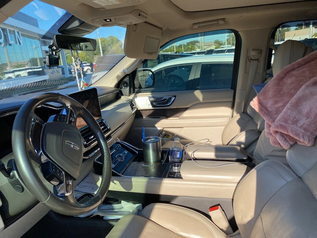 Used 2019 Lincoln Navigator Reserve image 5