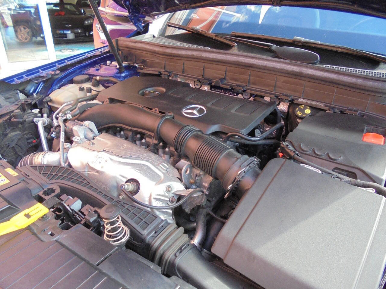 Used 2020 Mercedes-Benz GLB 250 4MATIC w/ Premium Package image 38