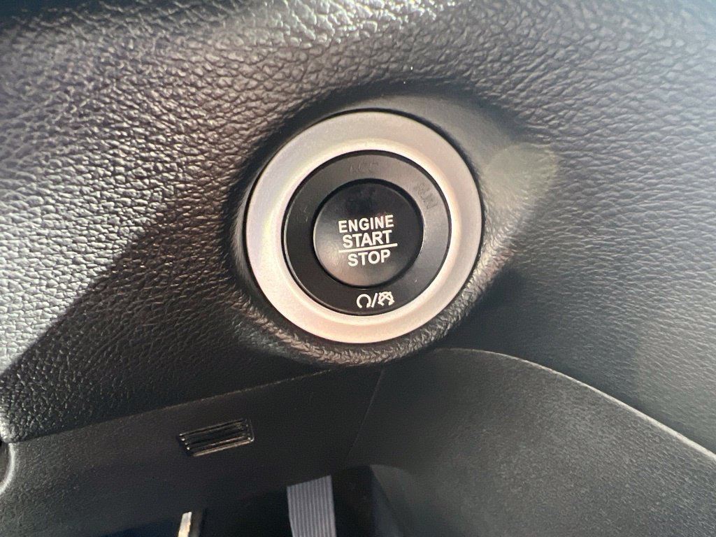Certified 2025 Chrysler Pacifica Select FWD image 40
