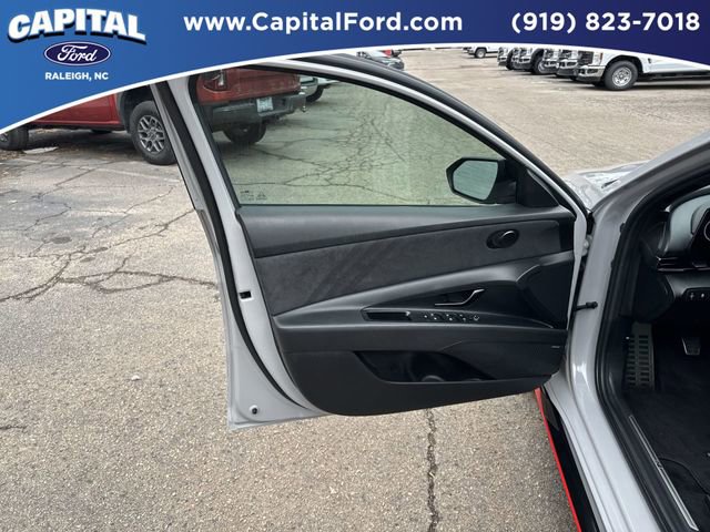Used 2025 Hyundai Elantra N Base image 19