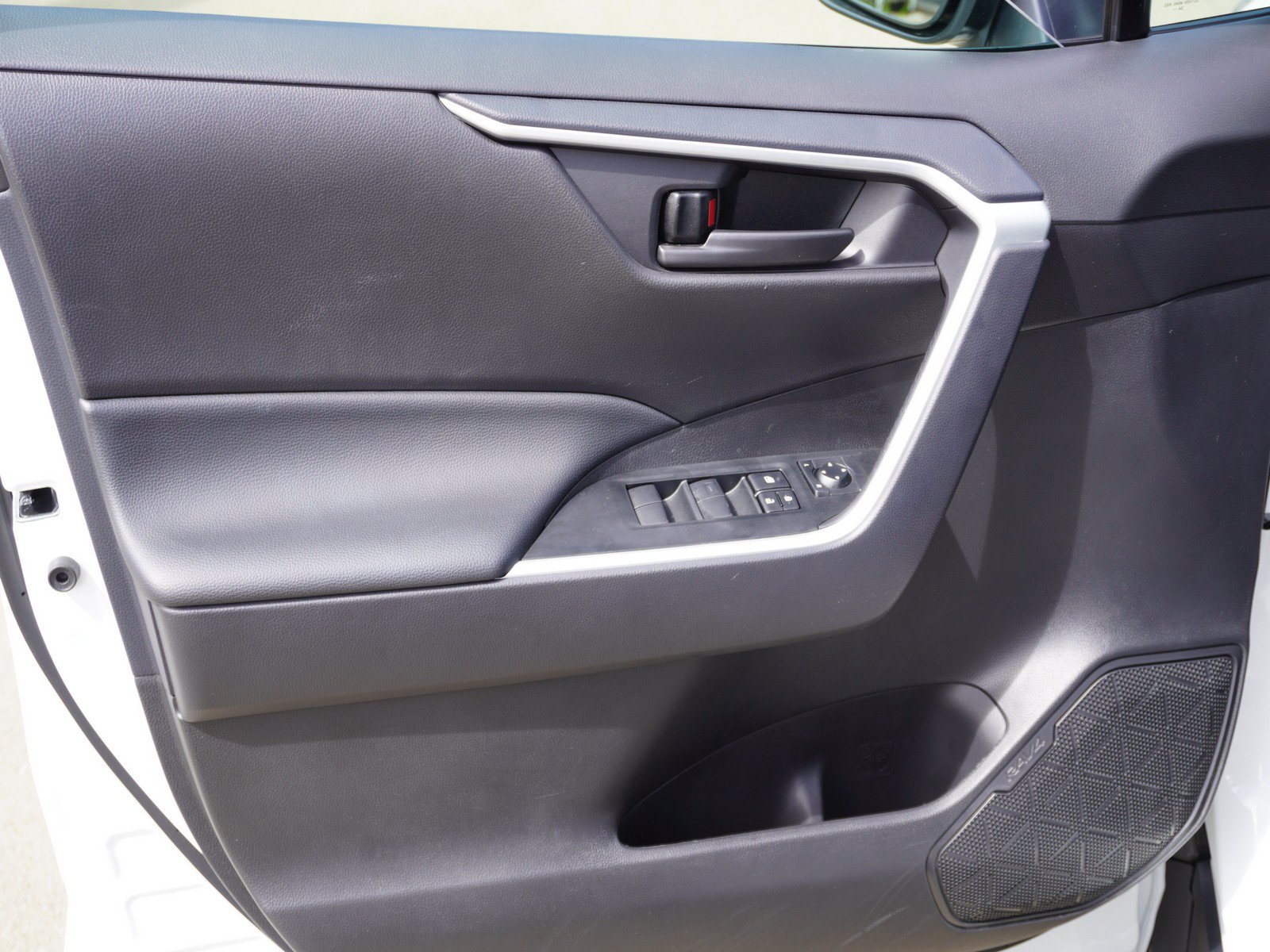 Used 2025 Toyota RAV4 LE AWD/4WD image 17