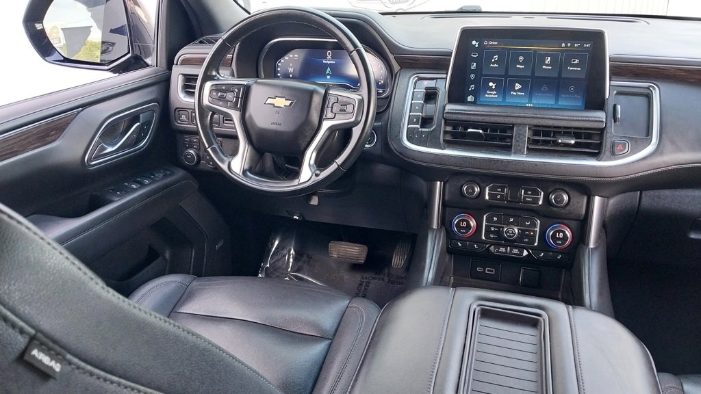 Used 2023 Chevrolet Suburban LT image 13
