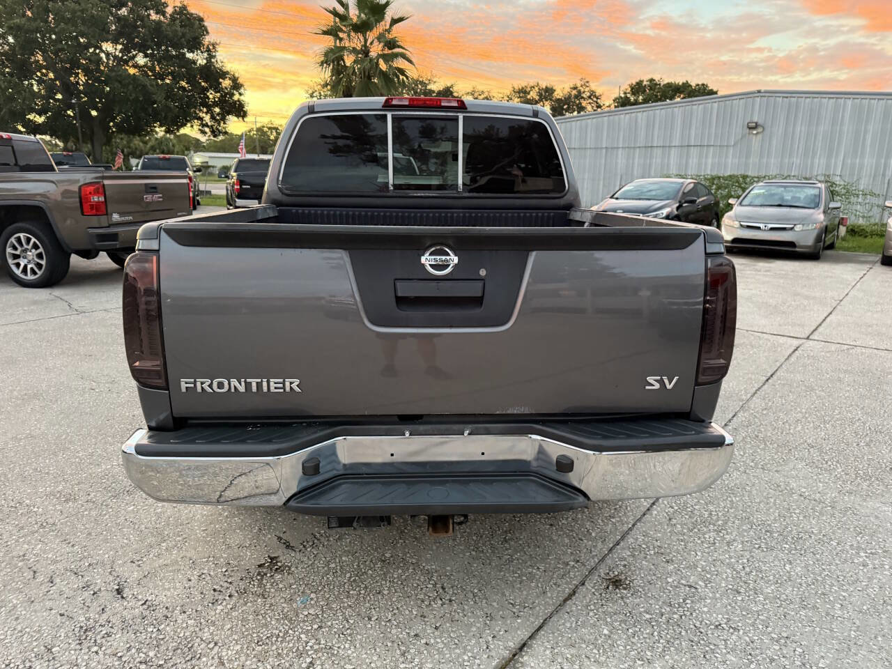 Used 2019 Nissan Frontier SV image 5