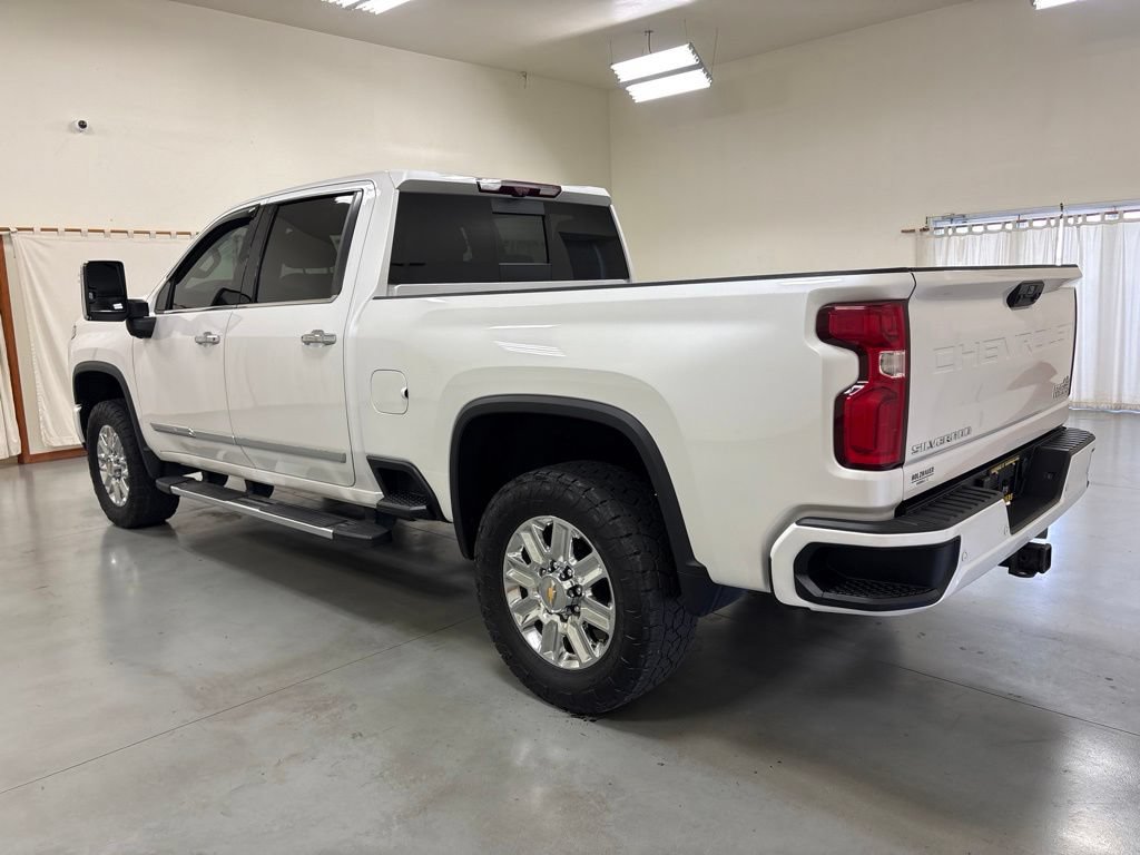 Used 2024 Chevrolet Silverado 2500 High Country w/ High Country Premium Package AWD/4WD image 6