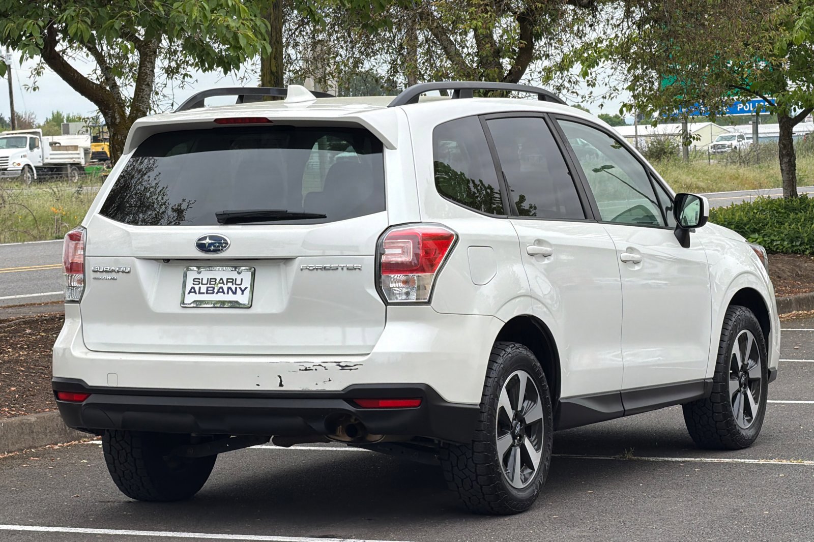 Used 2018 Subaru Forester 2.5i Premium w/ All-Weather Package AWD/4WD image 4