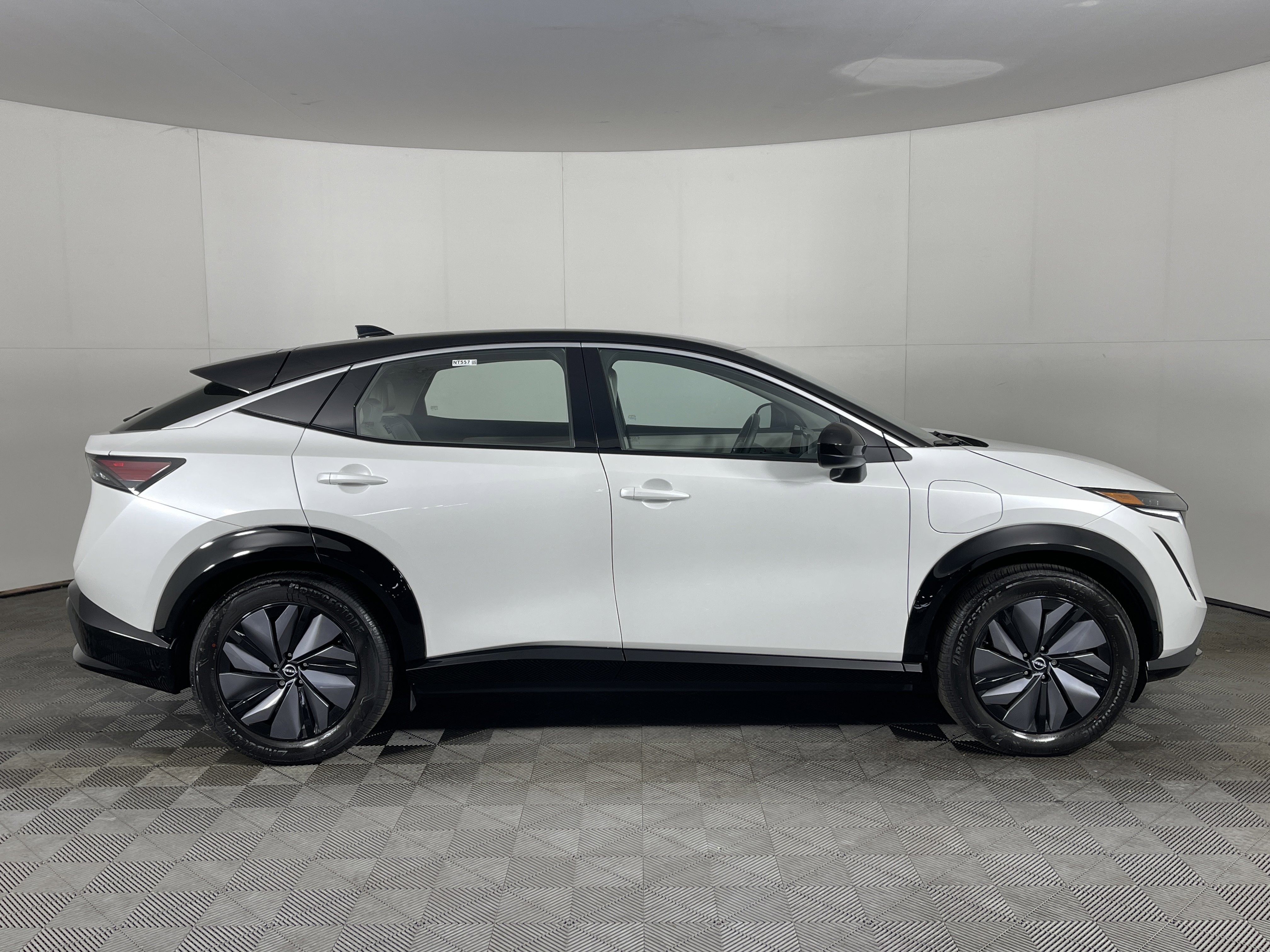 Used 2023 Nissan Ariya FWD image 5