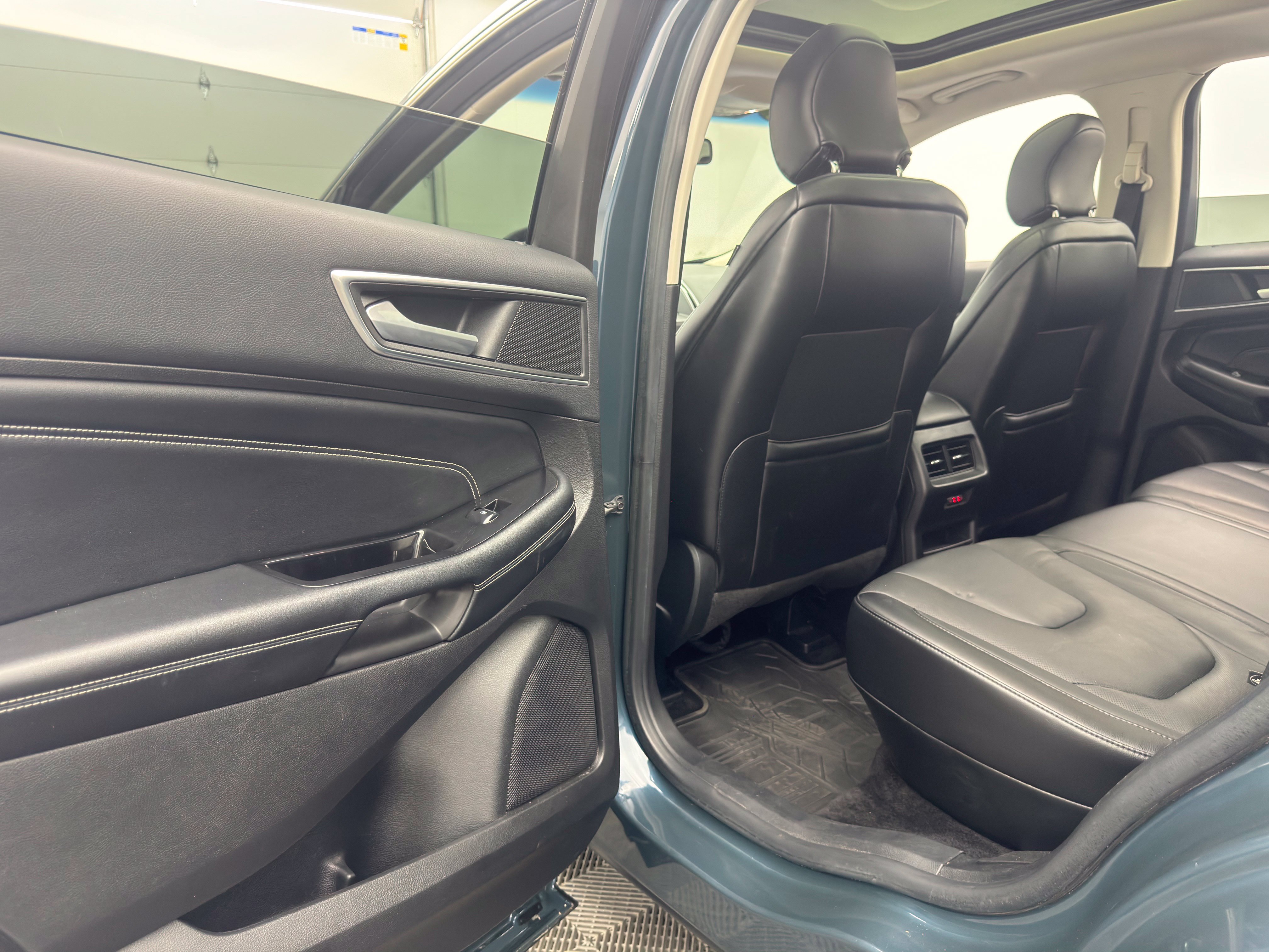 Used 2016 Ford Edge Titanium w/ Equipment Group 301A AWD/4WD image 37