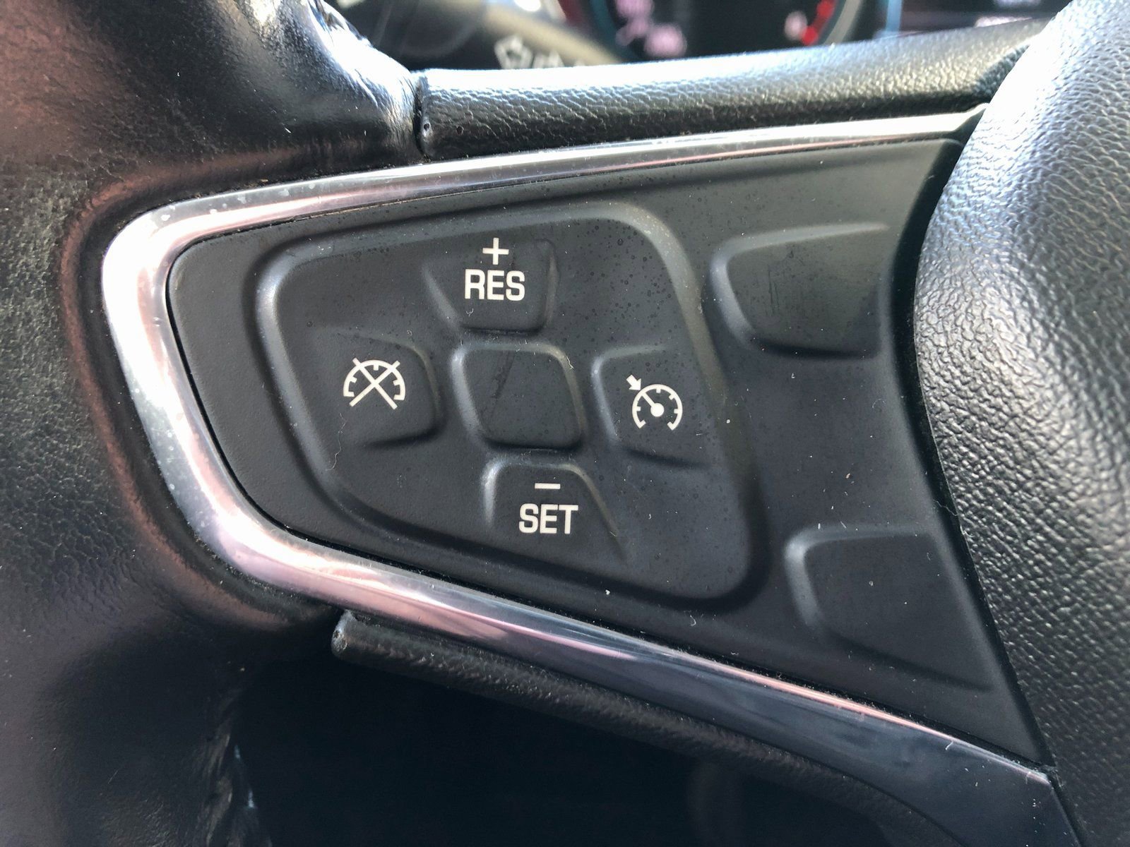 Used 2018 Chevrolet Malibu LT image 32