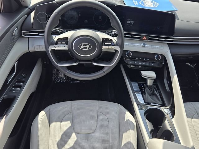 Certified 2025 Hyundai Elantra Limited FWD image 14