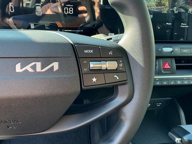 New 2025 Kia K4 LXS image 28
