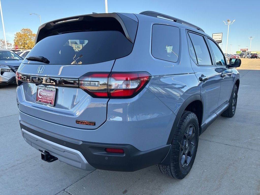New 2025 Honda Pilot TrailSport image 3